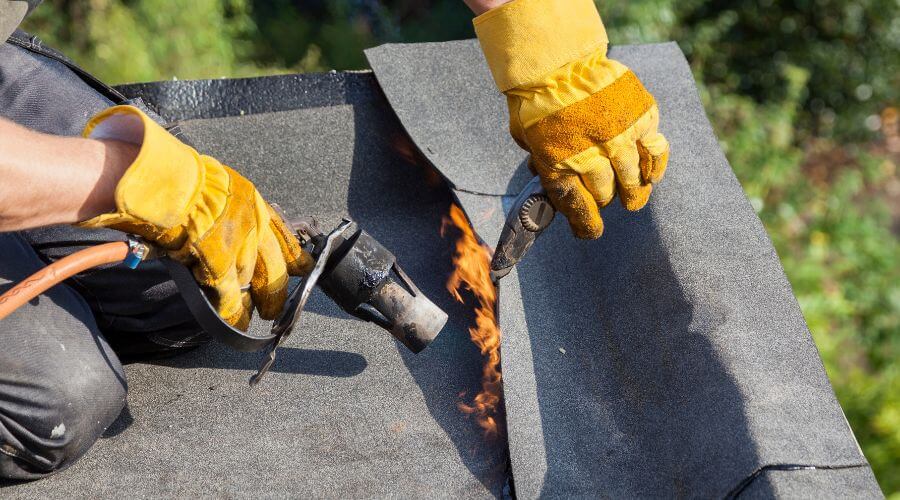 Professional gutter cleaning in Little York, IL